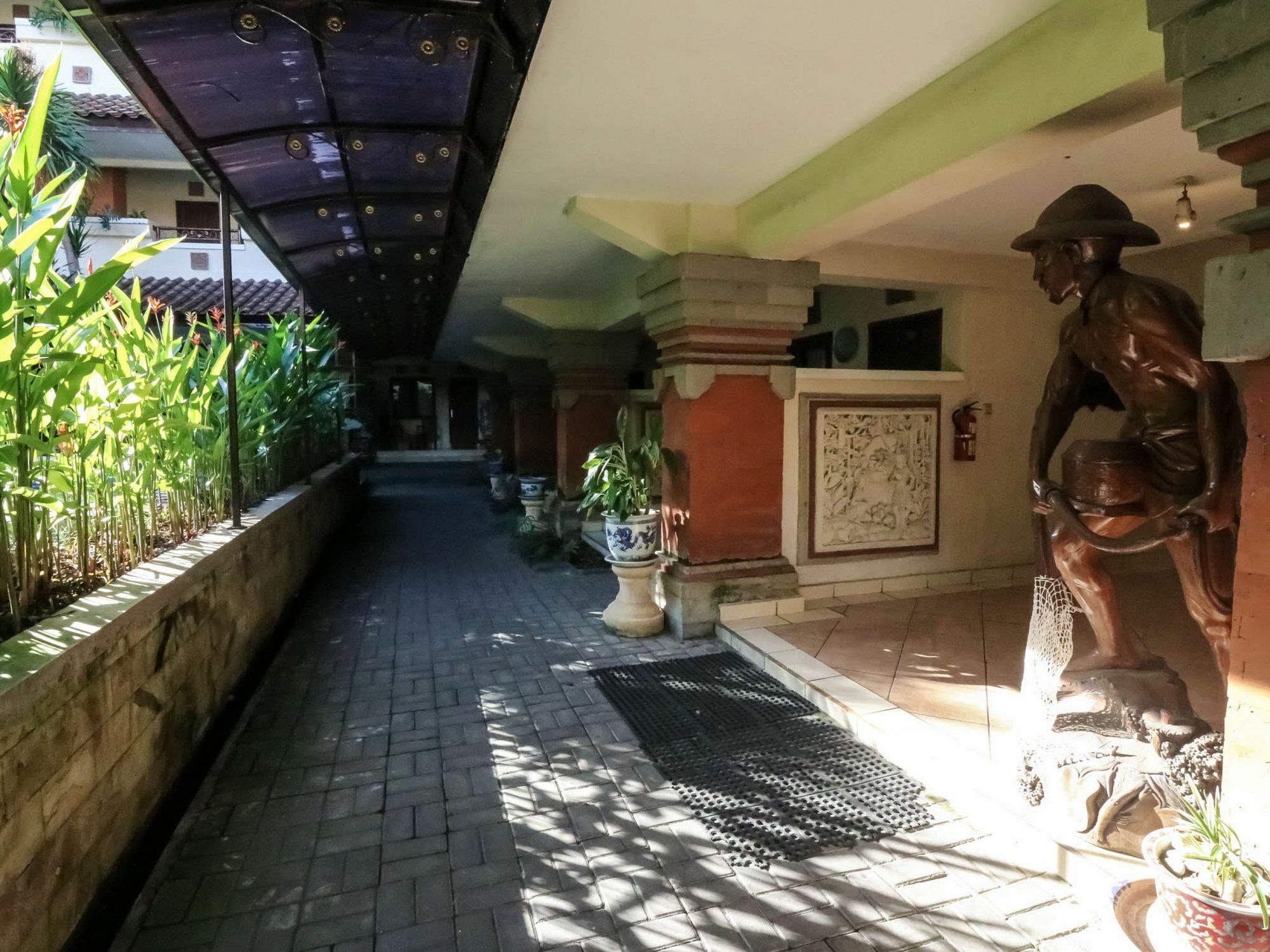 Legian Beach Hotel Kuta  Exterior photo